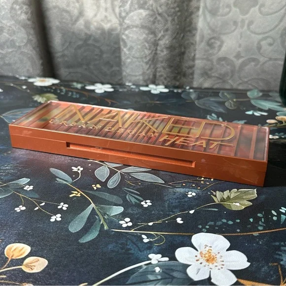 URBAN DECAY COSMETICS NAKED HEAT Pigmented Color Eyeshadow Palette - Picture 3 of 12